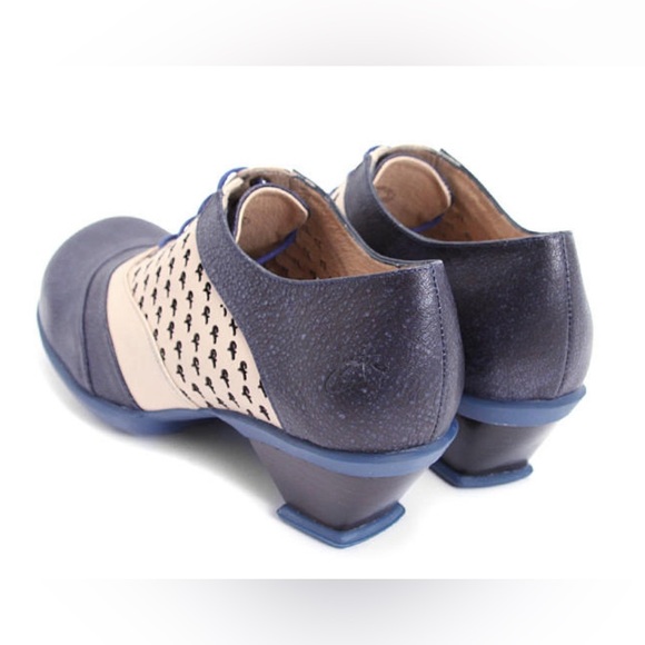 Fluevog NEARLY NEW Hopes Promise navy/cream lace up heels w/ F cutouts - 7.5/8 - Picture 15 of 16